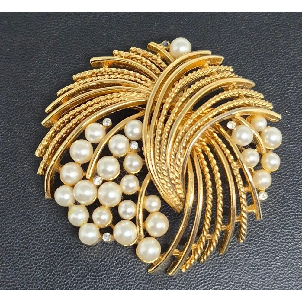Vintage Lisner Brooch Woman Gold Faux Pearl Rhinestone Sunburst Spray Pin READ